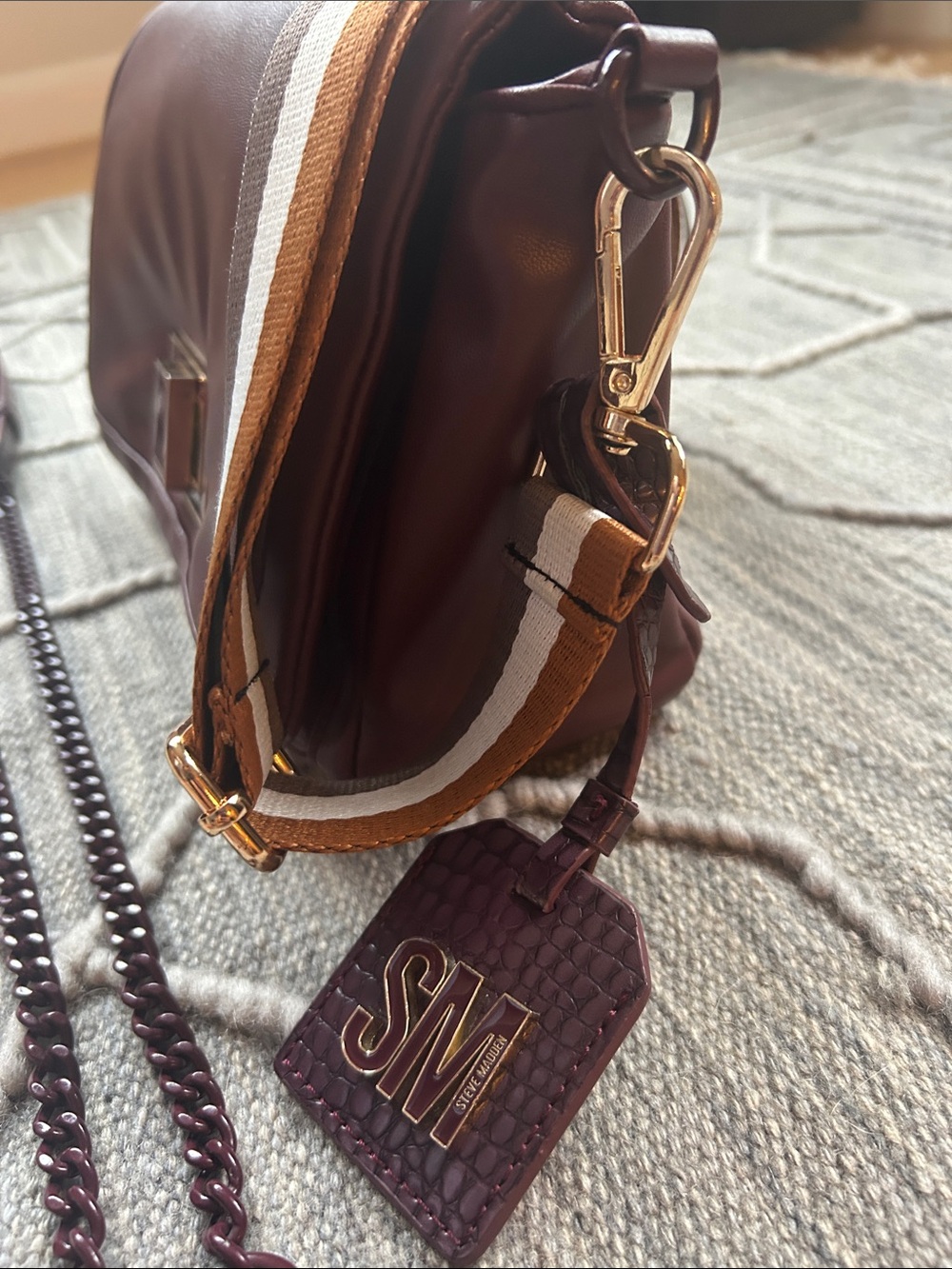 Steve Madden Burgundy Vegan Leather Crossbody/Shoulder Bag w 2 Removable Straps - Picture 9 of 16